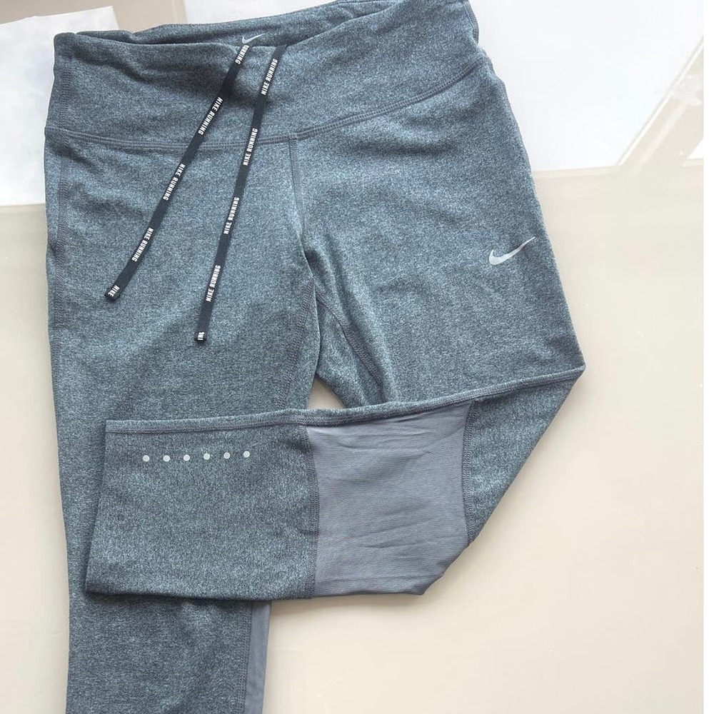 Women's Nike Dri- Fit capri workout leggings Gray size Small